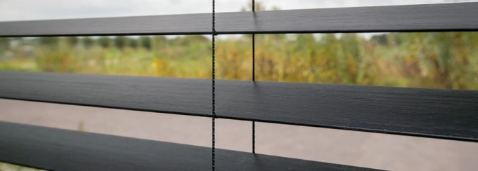 Hout en foam jaloezieën